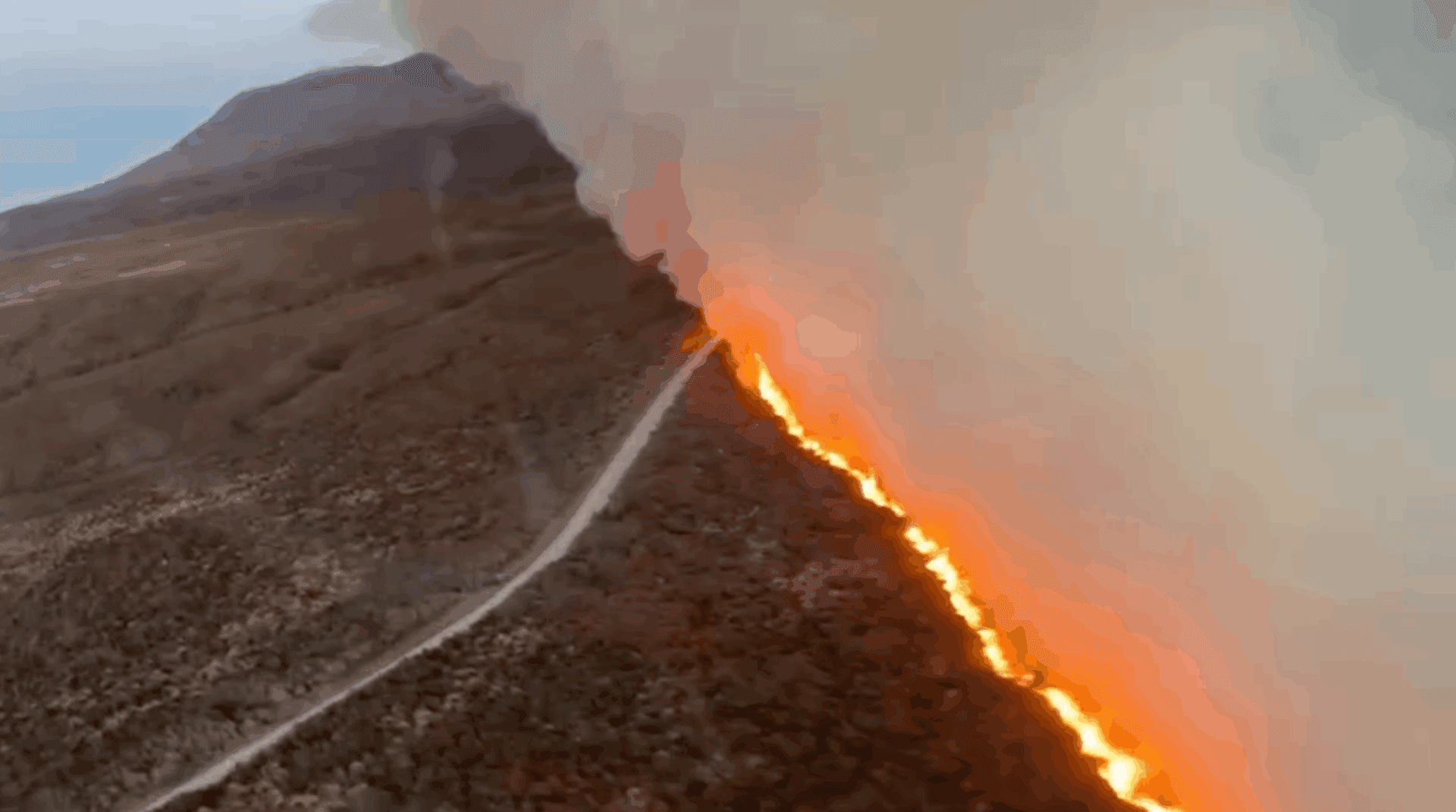 Watch: Tongariro Wildfire Surges Past 1000 Hectares, Forcing Evacuations
