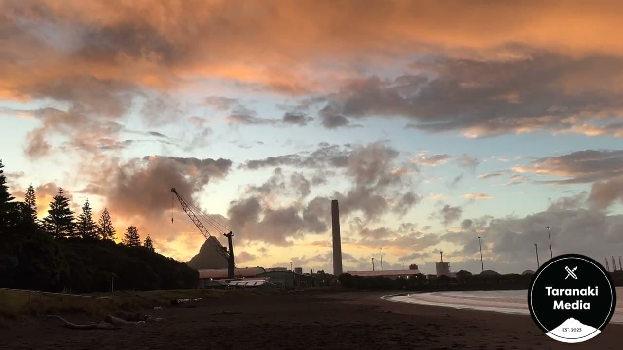 Sunset at Ngāmotu Beach & Breakwater Bay