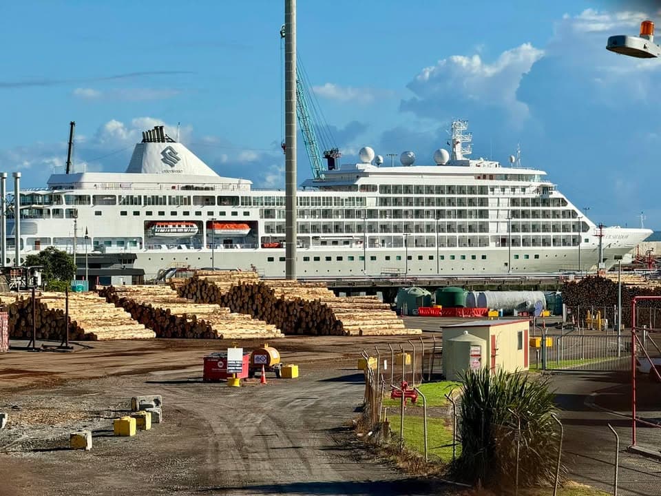 Silver Shadow has arrived at Port Taranaki, bringing around 380 visitors to New Plymouth. This is the sixth cruise ship…