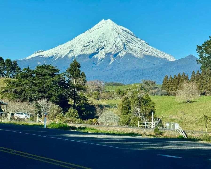 ❄️ Te Maunga has his thick winter coat on today. ⛷️ The Ski Field is open again, with good road conditions (apart from…