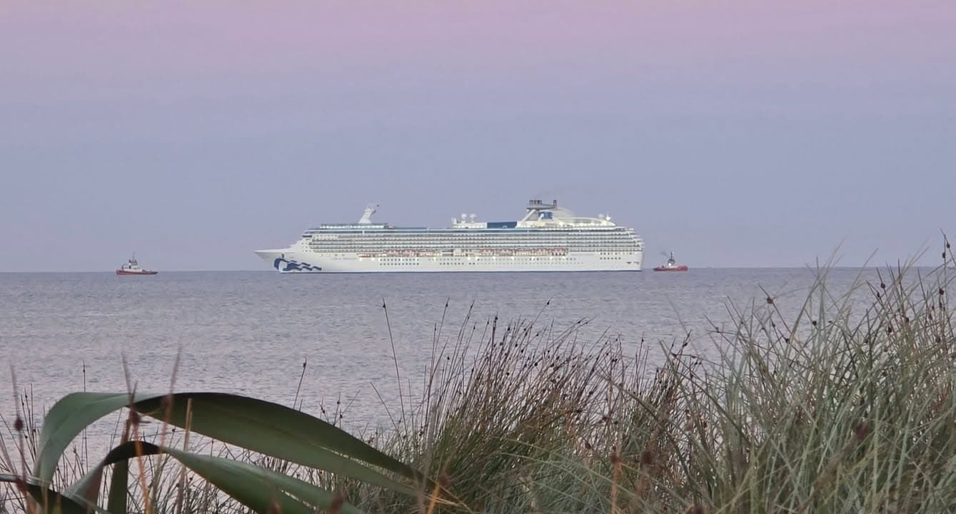 🚢⚓ The Coral Princess has arrived at Port Taranaki with more than 1,800 passengers and 900 crew, departing at around…