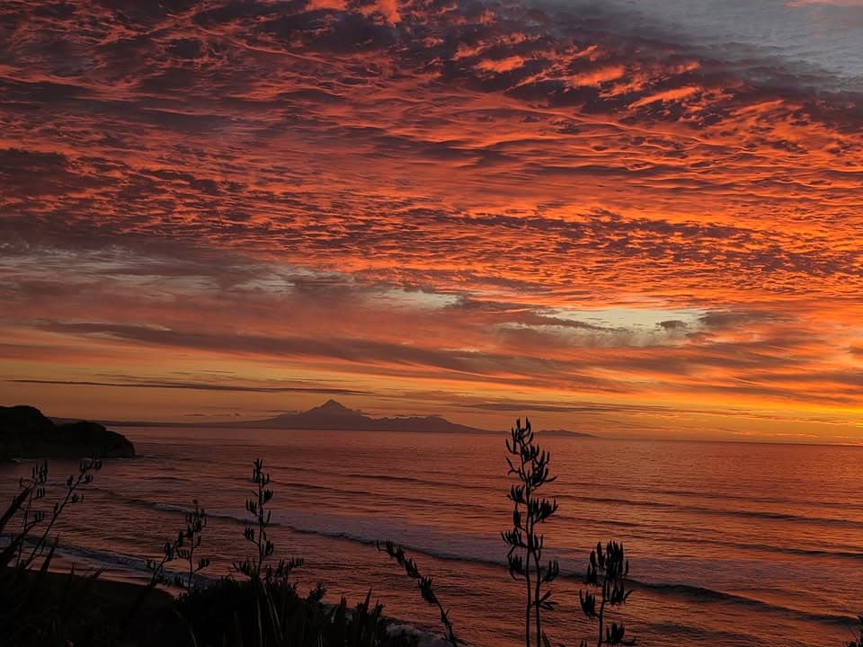 ☀️ Tonight's sunset from Mokau, ft. Mount Taranaki.