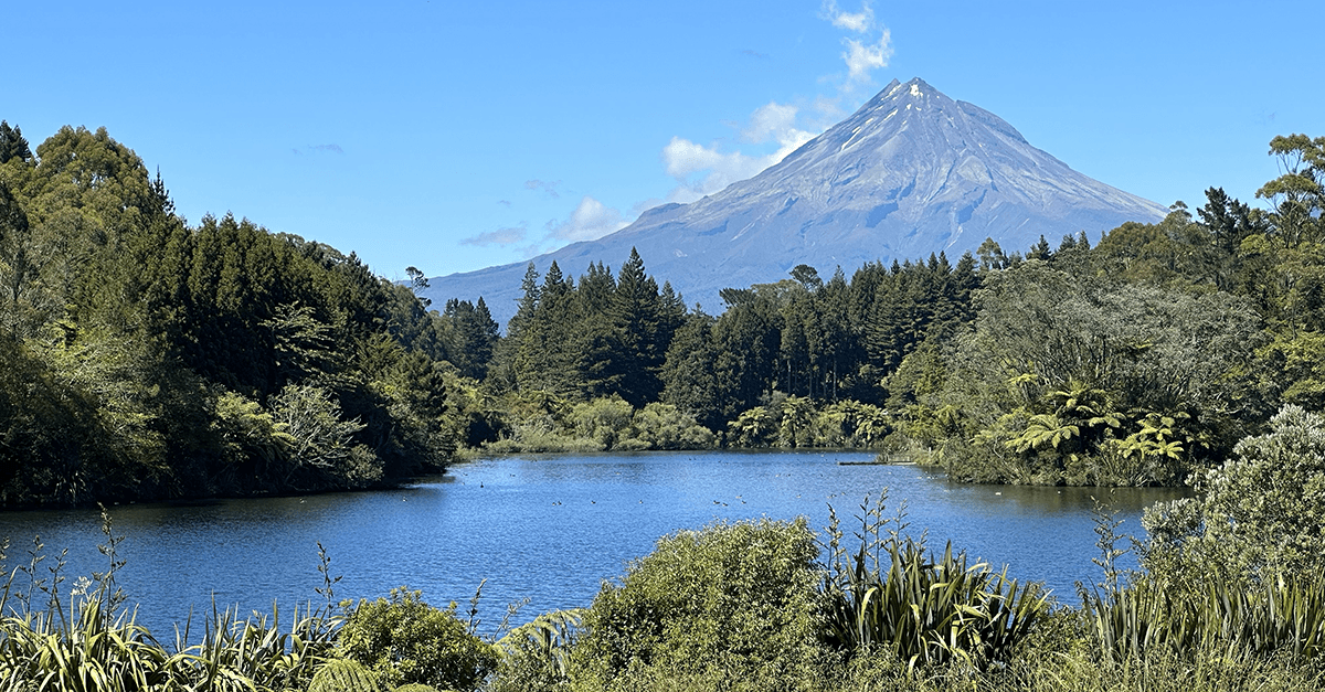Big lift at Lake Mangamahoe: Crane and barge power water intake upgrade